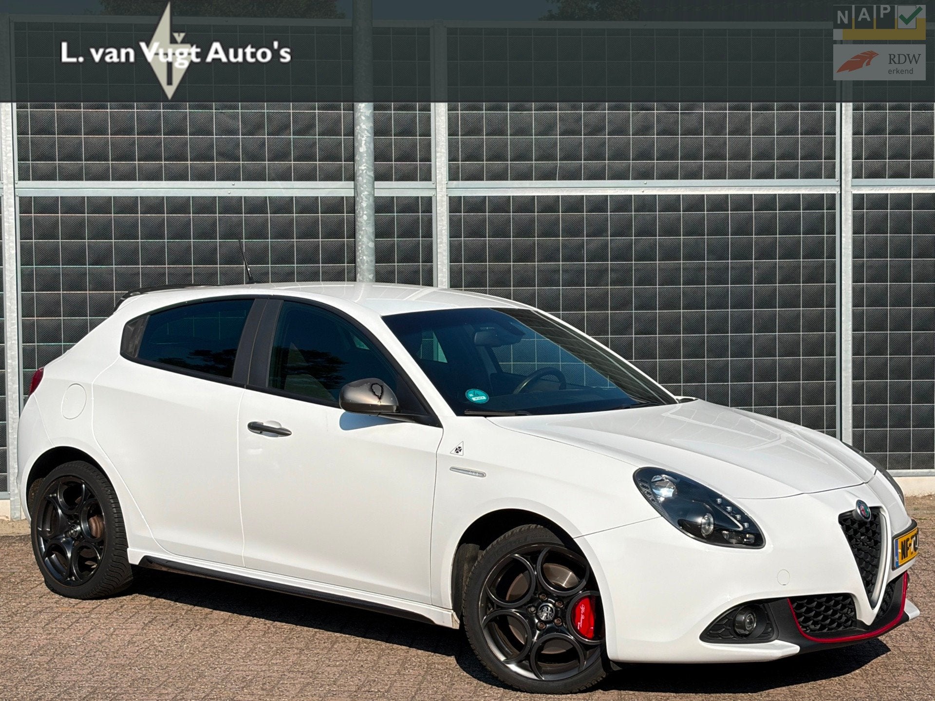 Alfa Romeo Giulietta 1.4 Turbo | MultiAir |Super |Automaat |, Euro 6, 4 cilinders, Alcantara, Wit
