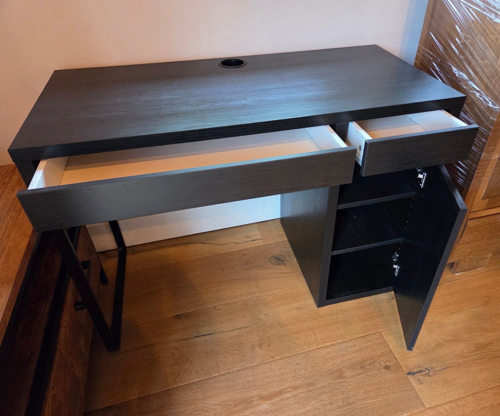 Micke IKEA Bureau Zwartbruin - Zeer Nette Staat, Huis en Inrichting, Bureaus, Ophalen, Zo goed als nieuw, IKEA