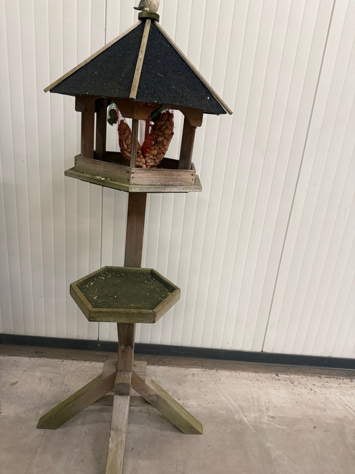 Houten vogelhuisje met standaard, Ophalen, Gebruikt