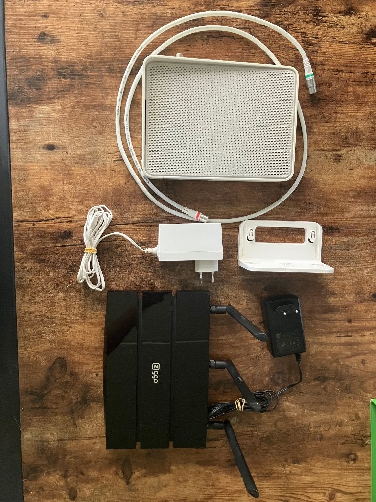 Ziggo connect box router en extra wifipunt/versterker, Ophalen of Verzenden, Zo goed als nieuw, Router met modem, Ziggo TP-Link