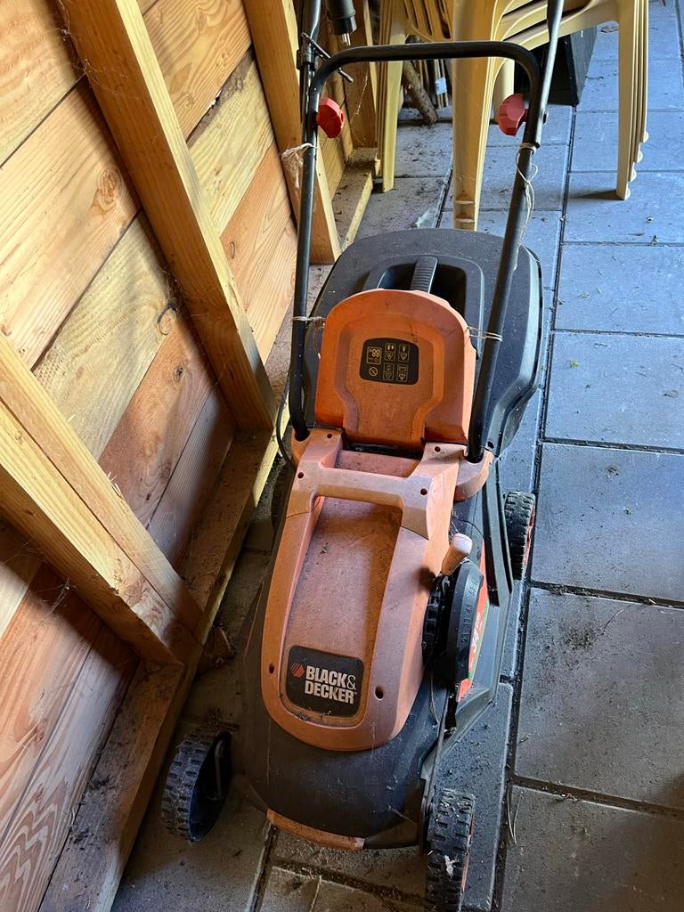 Black & Decker elektrische grasmaaier, Tuin en Terras, Grasmaaiers, Ophalen, Cirkelmaaier, Gebruikt, Elektrische grasmaaier