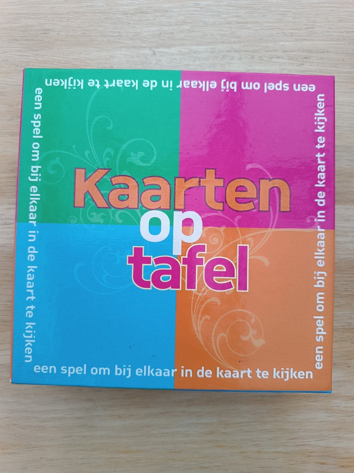 Kaarten op Tafel - Een spel om bij elkaar in de kaart te ki, Hobby en Vrije tijd, Drie of vier spelers, Ophalen of Verzenden, Zo goed als nieuw