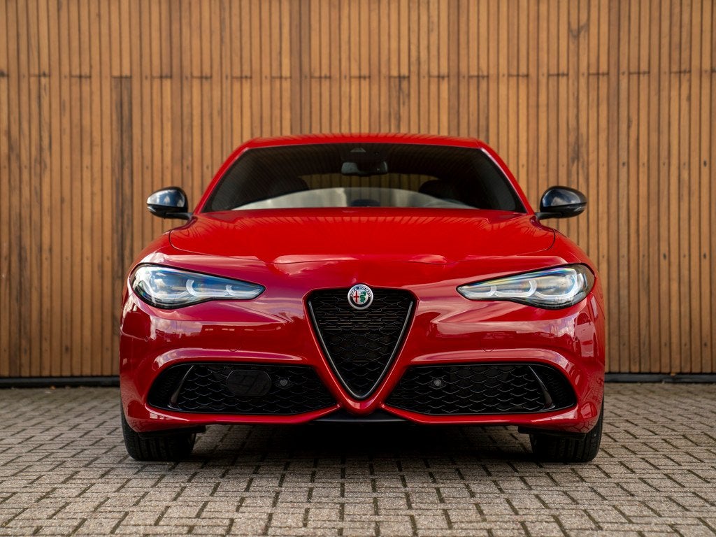 Alfa Romeo Giulia 2.0T GME AWD Competizione 280pk | Q-velgen, Auto's, Alfa Romeo, Zwart, 4 cilinders, Bedrijf, Automatische klimaatregeling