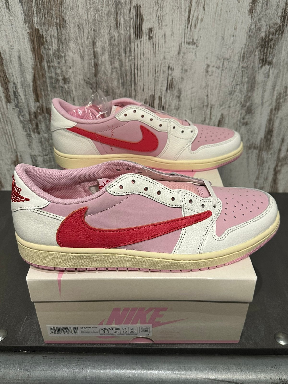 Jordan 1 Retro Low OG SP Travis Scott Tropical Pink Maat 45, Ophalen of Verzenden, Nieuw, Overige kleuren
