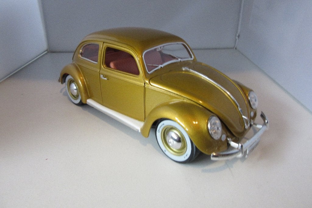 VW Beetle 1955 1,000,000 1;18, Hobby en Vrije tijd, Ophalen of Verzenden, Zo goed als nieuw, Auto, Bburago