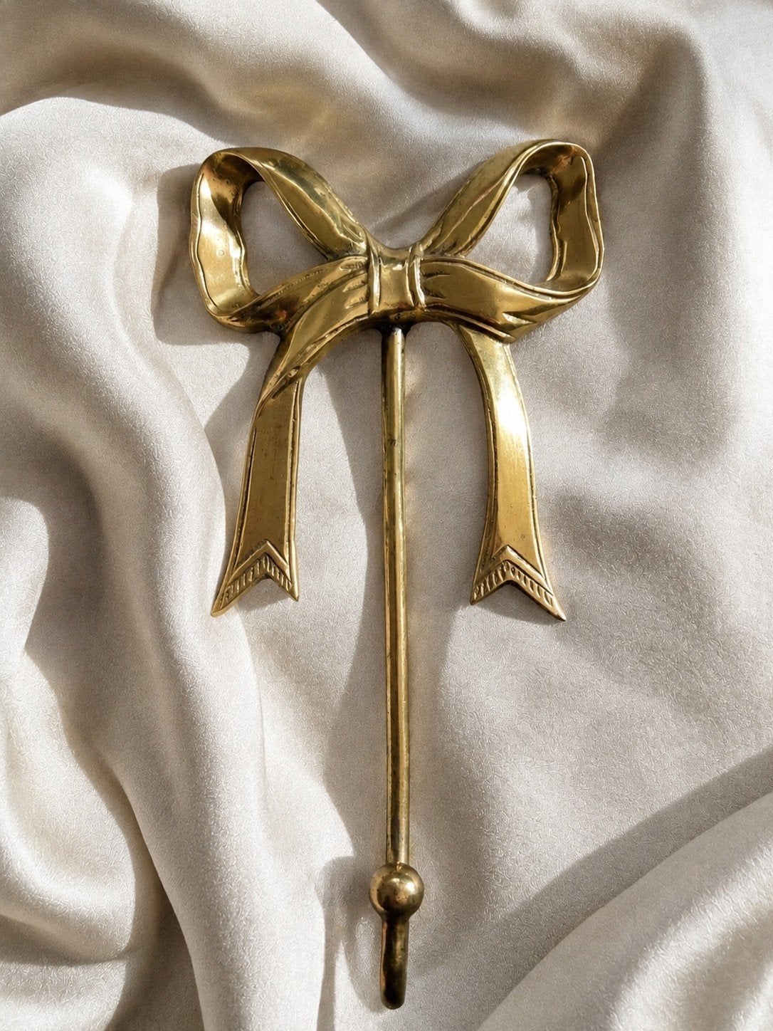 Grote Vintage Decoratieve Bronzen Wandhaak in Strikvorm 28cm, Ophalen of Verzenden, Brons
