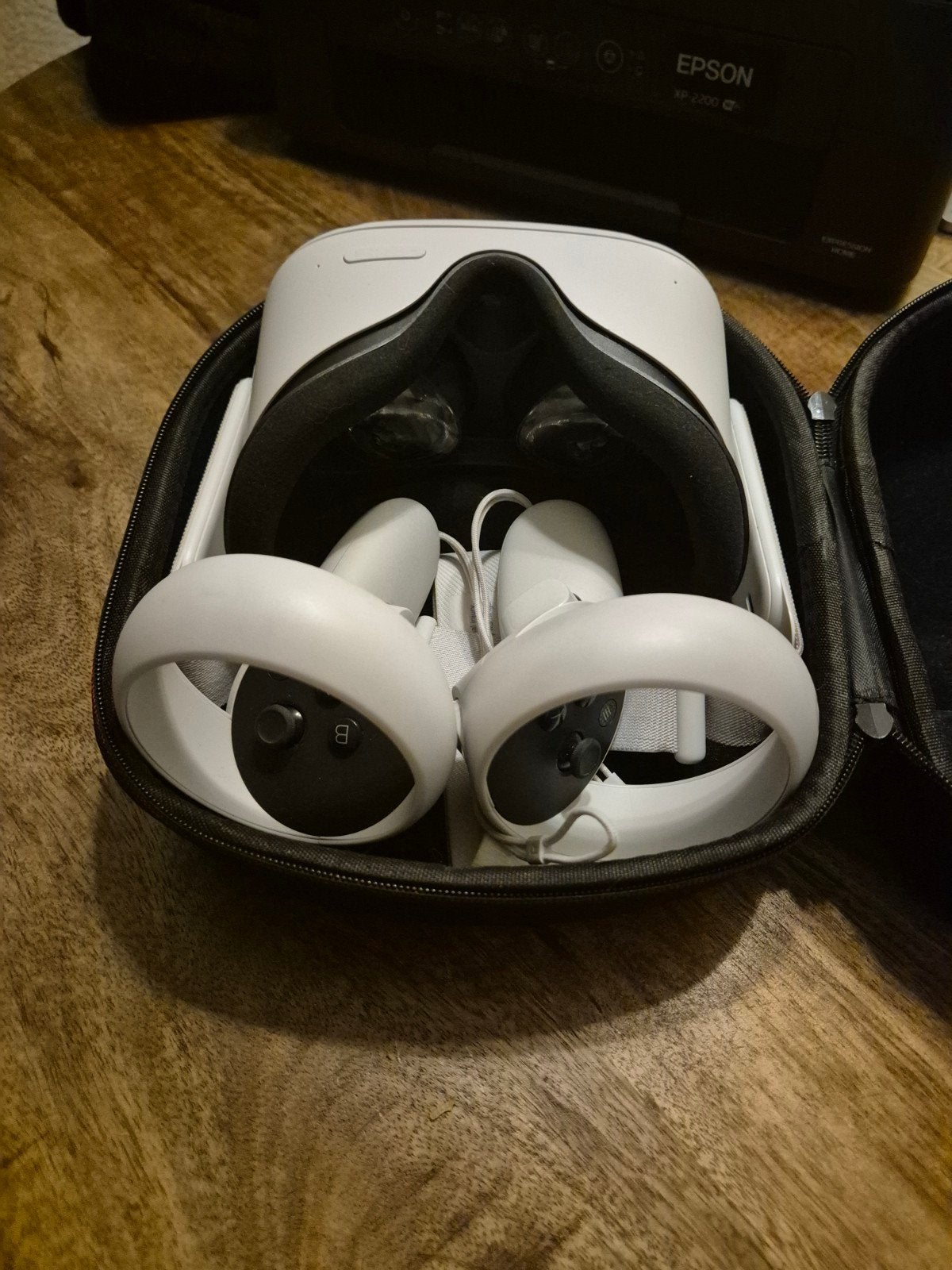 Oculus Quest 2 VR-bril met controllers en draagtas, Ophalen of Verzenden, Zo goed als nieuw, VR-bril, Overige platformen