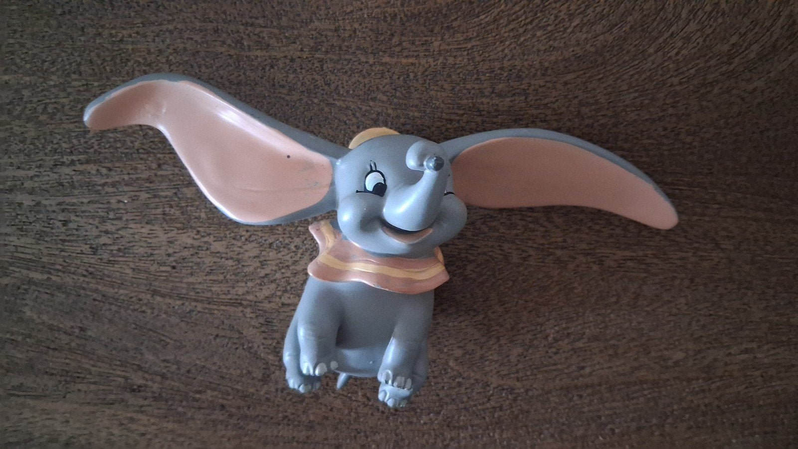 Disney Dumbo Beeldje - Vliegende Olifant Figuur, Ophalen of Verzenden, Bambi of Dumbo, Zo goed als nieuw, Beeldje of Figuurtje
