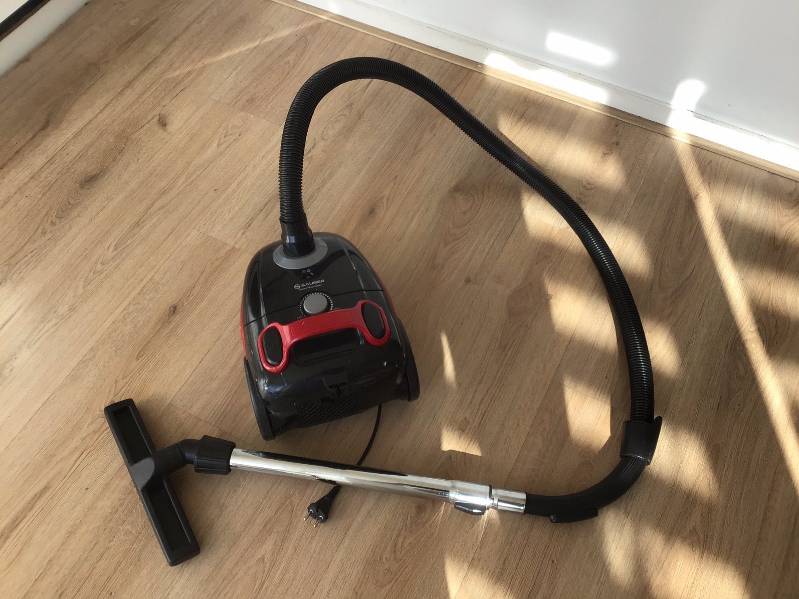 Stofzuiger in prima staat. Werkend te zien., Ophalen, Zo goed als nieuw, Minder dan 1200 watt