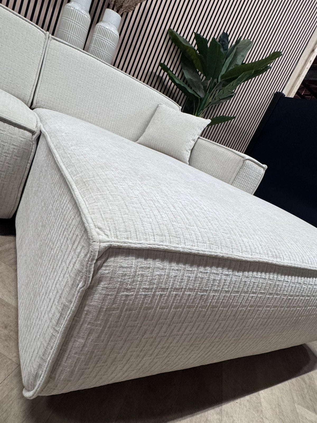 SHOWMODEL | Trendy Elementen Hoekbank - Warm Ivoor - 296x165, Huis en Inrichting, 250 tot 300 cm, -, -, Hoekbank