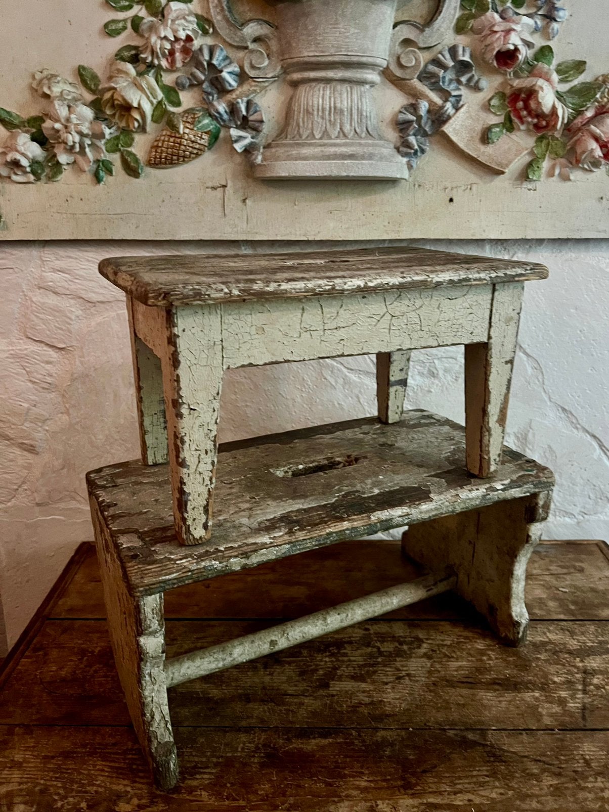 Brocante vensterbank krukje bankje opstapje oude verf, Ophalen of Verzenden