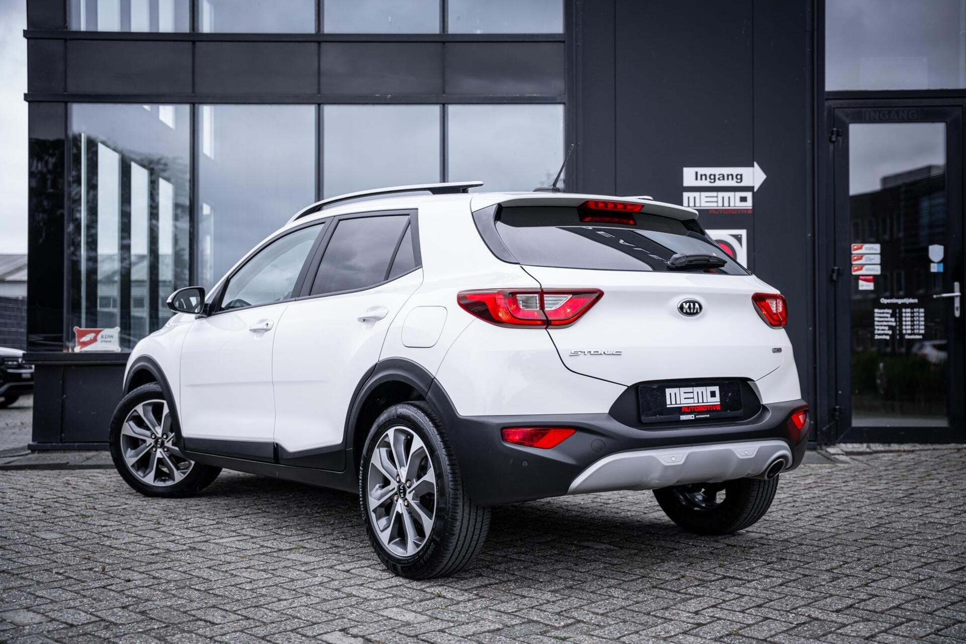 Kia Stonic 1.0 T-GDi DynamicPlusLine*AUTOMAAT*CARPLAY*CLIMA*, Gebruikt, Met garantie (alle), Automatische klimaatregeling, Wit