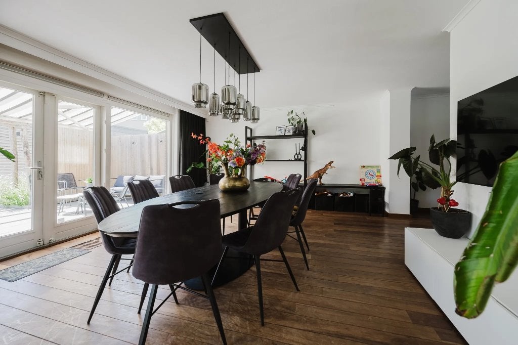 Zwart eettafel 300x120 (eiken en stalen poot), Huis en Inrichting, Ophalen, Gebruikt, 100 tot 150 cm, Eikenhout