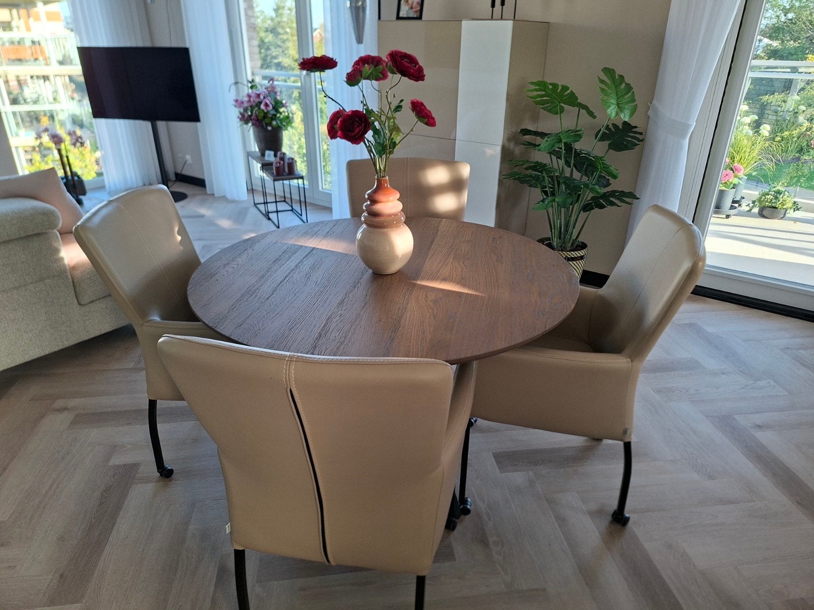 Set van 4 beige leren eetkamerstoelen met wieltjes, Ophalen, Modern, Klassiek, Gebruikt, Overige kleuren