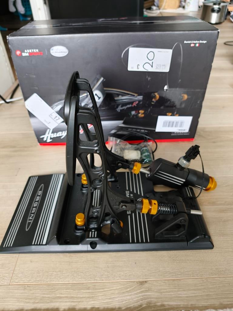 Asetek SimSports Pagani Huayra R Pedalen, 1 speler, Ophalen of Verzenden, Zo goed als nieuw, Vanaf 3 jaar