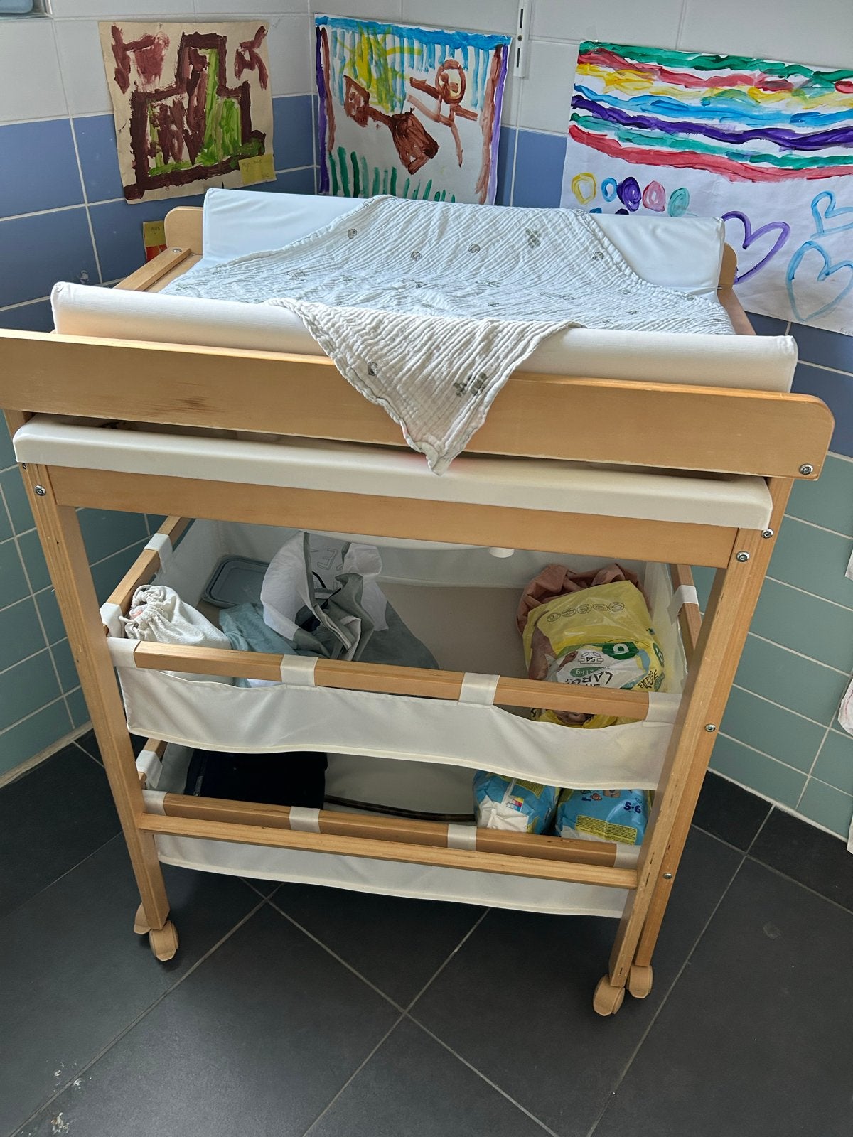 Bébé-jou Aankleedtafel met geïntegreerd badje, Kinderen en Baby's, Ophalen, Gebruikt, Aankleedkussen, Bébé-jou