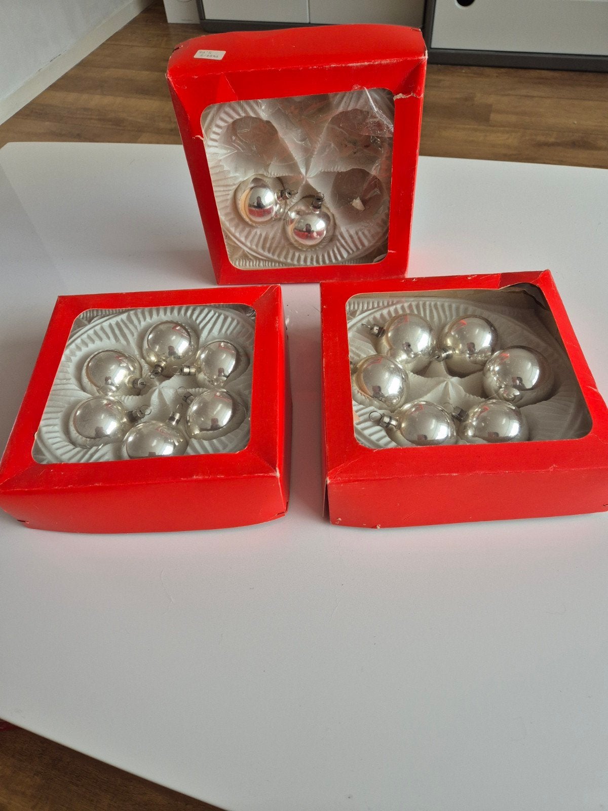 14 zilverkleurige ballen, Diversen, Kerst, Ophalen of Verzenden, Zo goed als nieuw