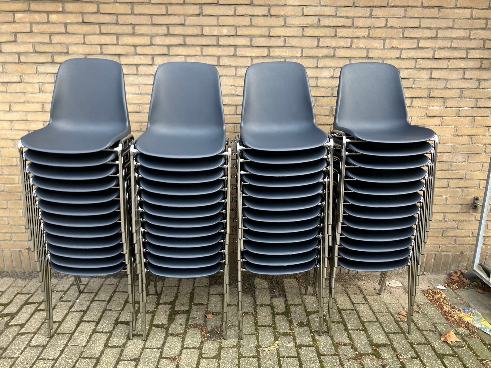 Koppelbare stapelstoelen antraciet kantinestoelen stapelbaar, Huis en Inrichting, Stoelen, Ophalen, Kunststof, Nieuw, Grijs