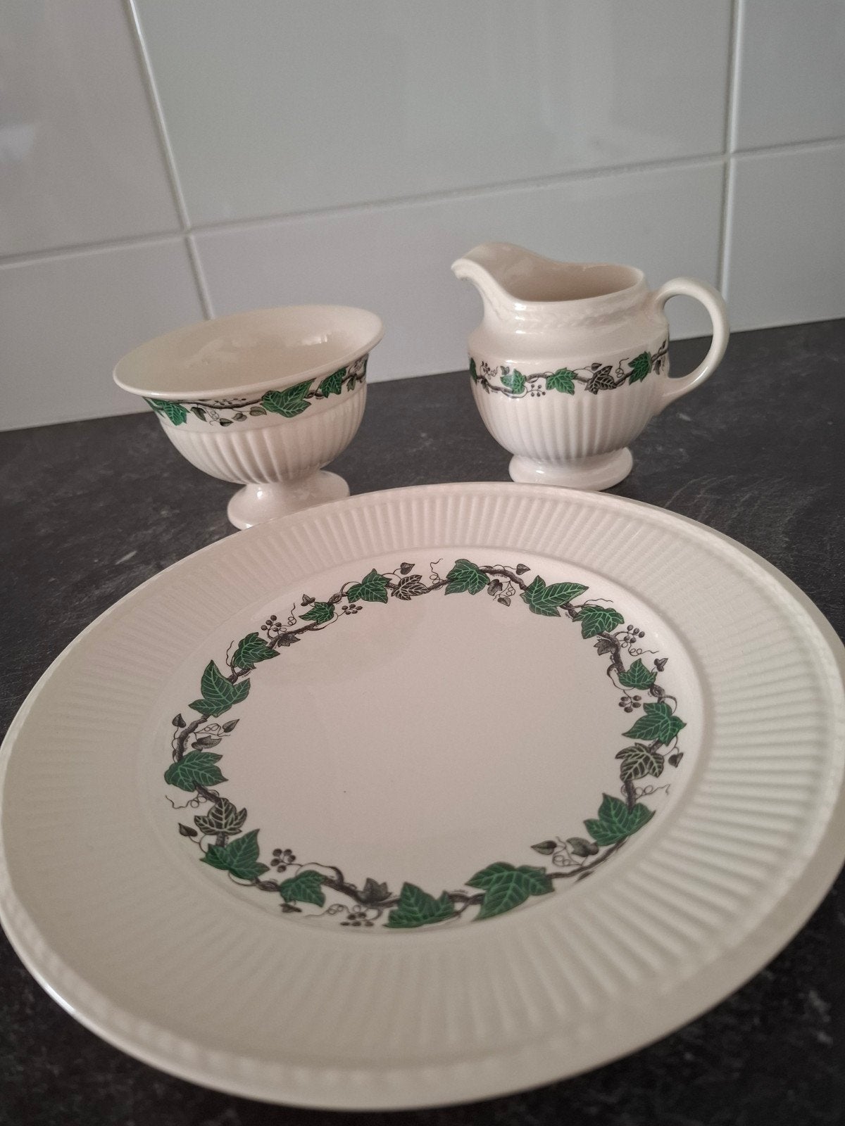 Wedgewood Stratford, Huis en Inrichting, Keuken | Servies, Ophalen, Zo goed als nieuw, Aardewerk, Bord(en)