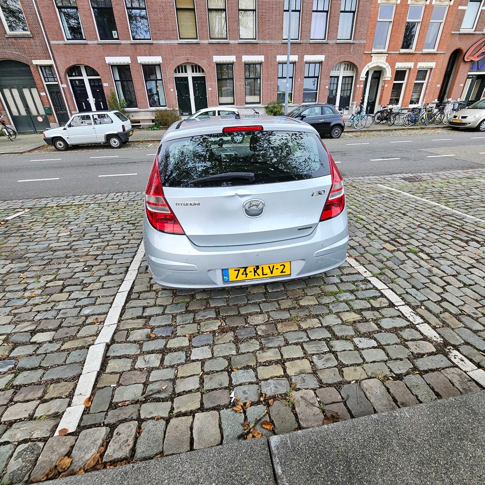 Hyundai i30 1.6 Crdi HP 5DR 2010 Grijs, Auto's, Electronic Stability Program (ESP), Zwart, 4 cilinders, Origineel Nederlands