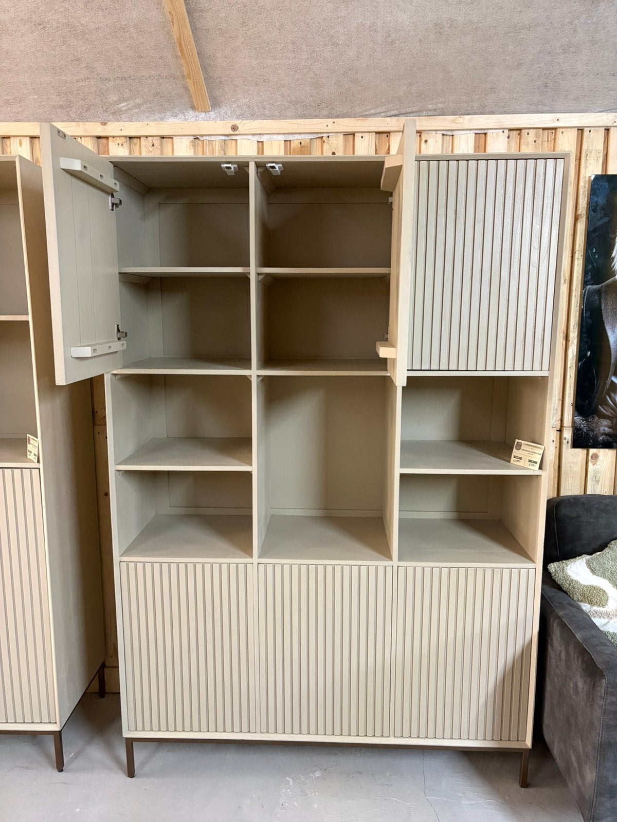 Vakkenkast Madison Sand 135 cm – nu €700!, 100 tot 150 cm, 200 cm of meer, Nieuw, Ophalen of Verzenden