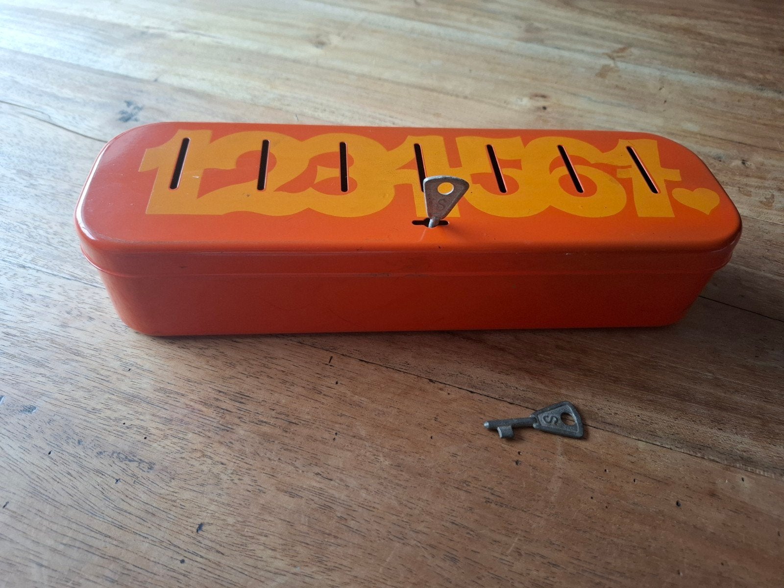 Vintage oranje spaarpot '100.000 gulden' met sleutel, Ophalen