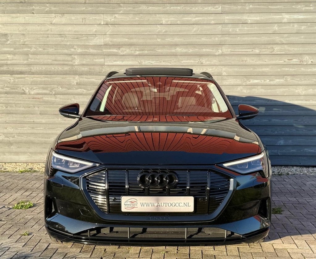 Audi E-tron 55 QUATTRO 95kWh SOH 94% PANO NAP BTW BLACK, Auto's, Automaat, 131 €/maand, Zwart, 95 kWh