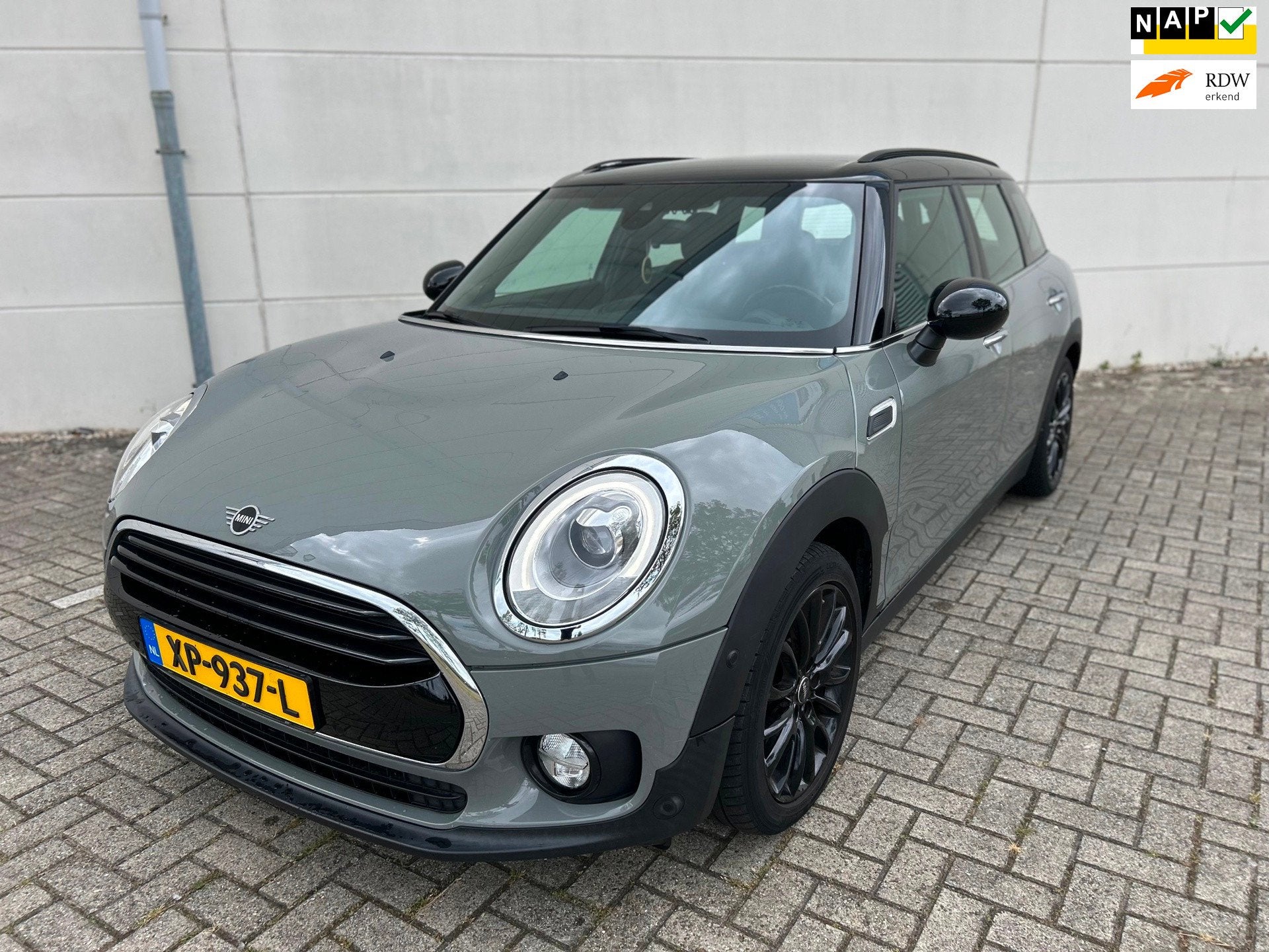 Mini Clubman 1.5 Cooper Business Edition Automaat Cruise Cli, Auto's, Mini, Gebruikt, Leder en Stof, Origineel Nederlands, 3 cilinders