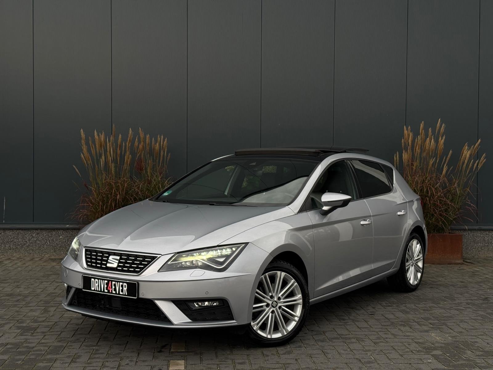 Seat LEON 1.5 TSI FR Ultimate PANO|NAVI|CR CONTROL|LEDER|LED, Auto's, 4 cilinders, Bedrijf, Autotrust, 1500 kg