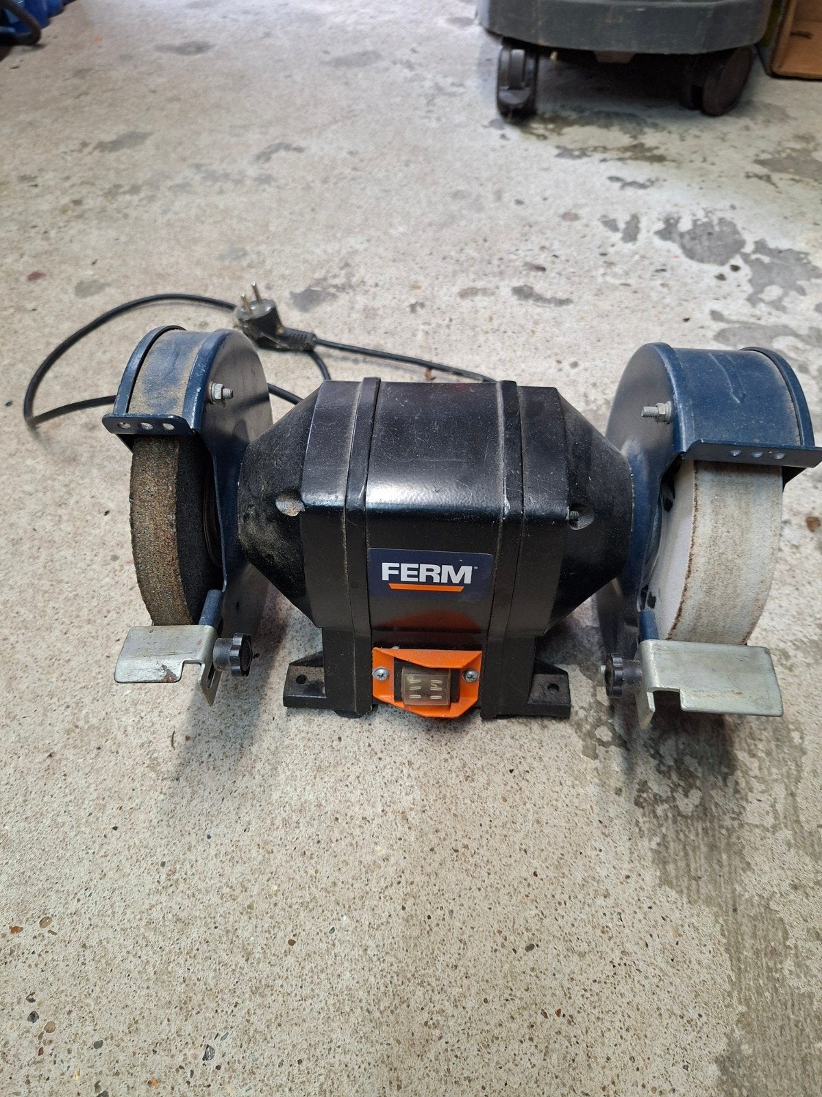 Tafelslijpmachiene, Ophalen of Verzenden, Zo goed als nieuw, Minder dan 700 watt, Werkbankslijpmachine