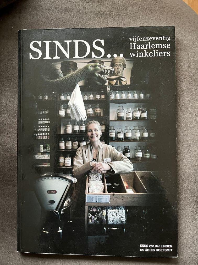 Sinds.... vijfenzeventig Haarlemse winkeliers, Ophalen of Verzenden, Zo goed als nieuw