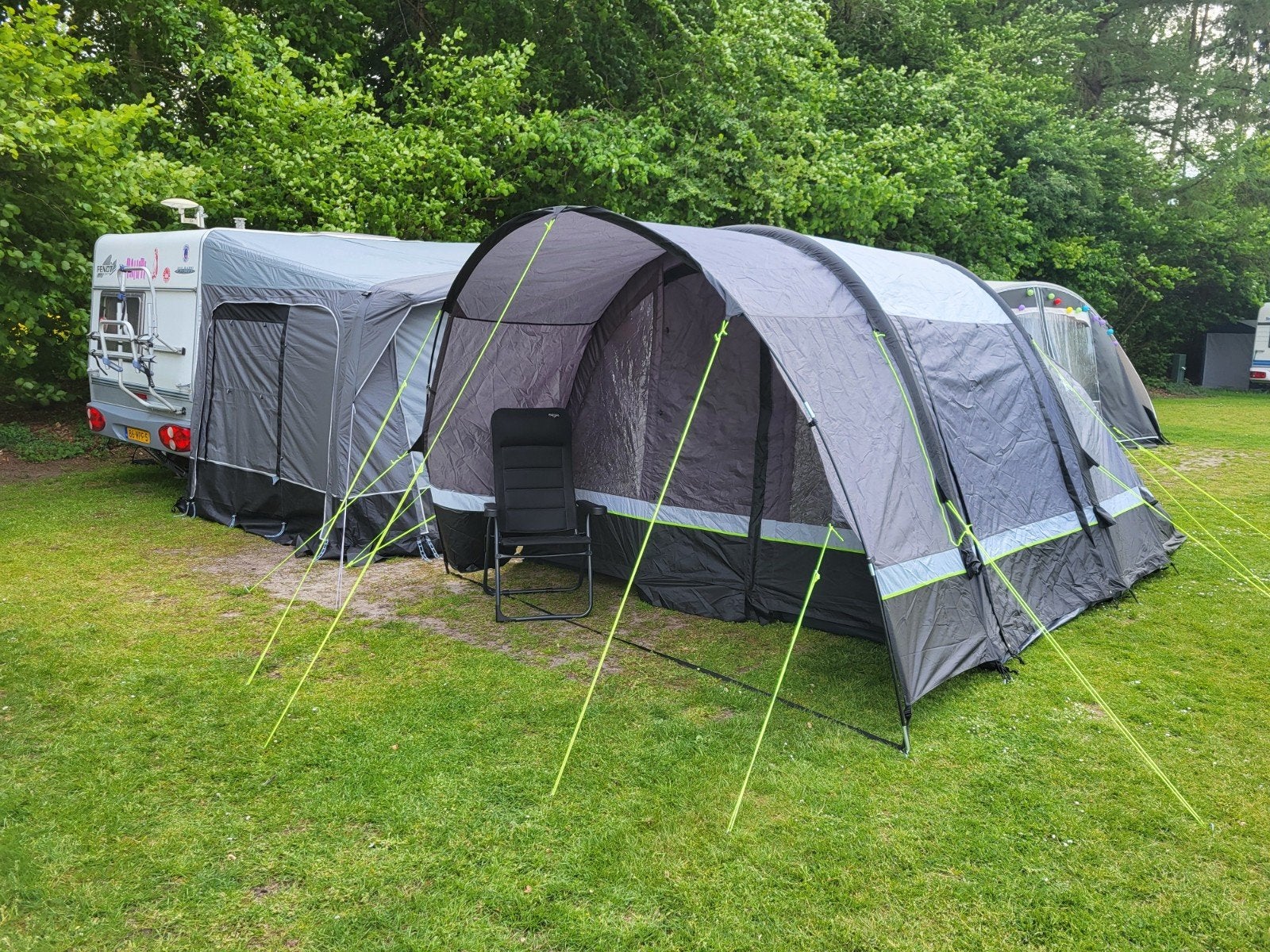 Ruime voortent 5.20x3.30 voor 4 personen, één keer gebruikt, Ophalen of Verzenden, Zo goed als nieuw, Polyester, Overige merken