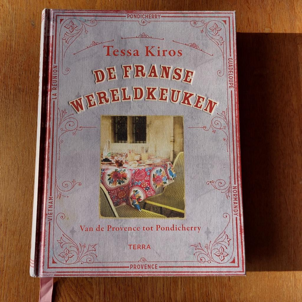 Tessa Kiros - De Franse Wereldkeuken kookboek, Boeken, Hoofdgerechten, Ophalen of Verzenden, Zo goed als nieuw, Tessa Kiros