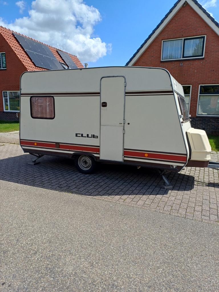 Te koop:nette Bürstner club caravan uit 1985, zeer compleet, Caravans en Kamperen, Particulier, Bürstner, Luifel, Tot en met 4