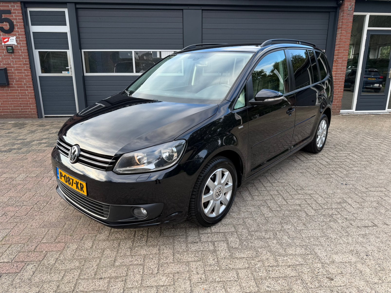 Volkswagen Touran 1.2 TSI MATCH 77KW 7-Persoons GARANTIE|PDC, Auto's, Voorwielaandrijving, Euro 5, Zwart, 4 cilinders