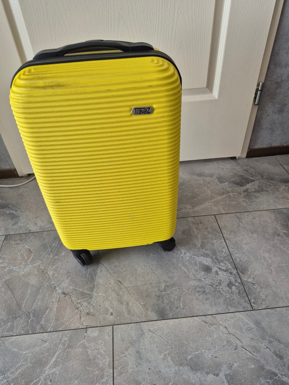 koffer trolley op 4 wieltjes, Sieraden, Tassen en Uiterlijk, Koffers, Ophalen, Hard kunststof, 35 tot 45 cm, Wieltjes