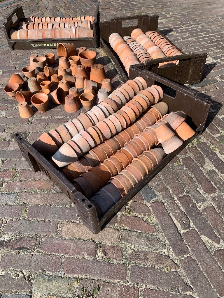 Foto 6 van Antieke handgemaakte aardewerken kweekpotjes
