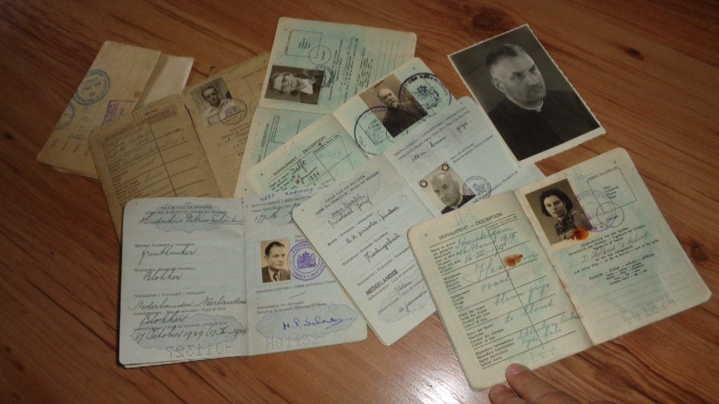 vintage vervallen Nederlandse paspoort verzameling, Antiek en Kunst, Verzenden