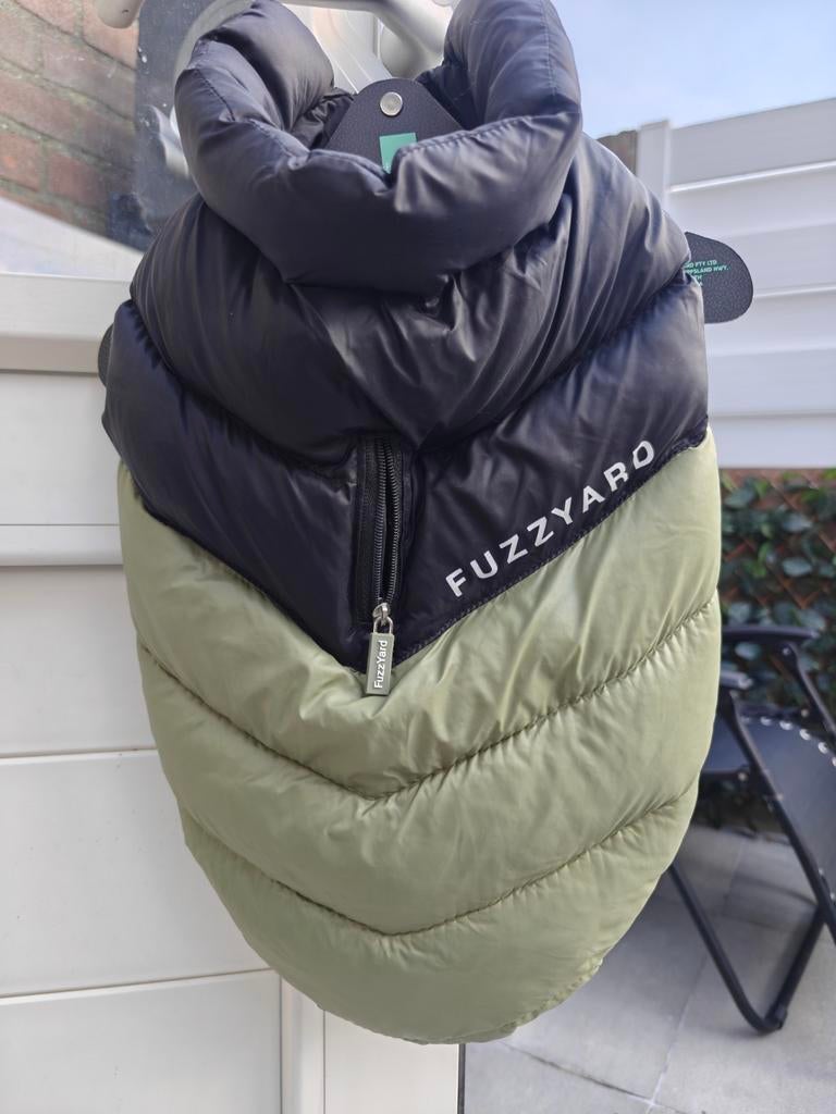 Fuzzyard South Harlem hondenjas Olijfgroen&Zwart maat 4, Ophalen of Verzenden, Zo goed als nieuw, Hondenjas