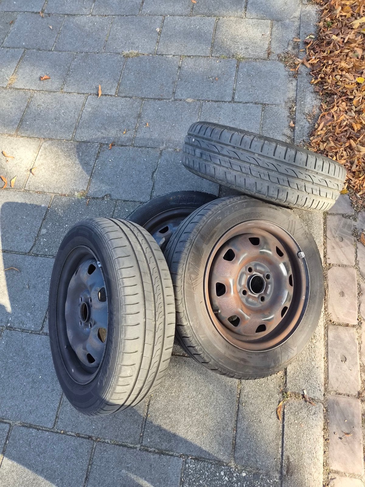 4 velgen met zomerbanden 165/65-14 komen van Hyundai Getz, Auto-onderdelen, Ophalen, 14 inch, Gebruikt, Banden en Velgen