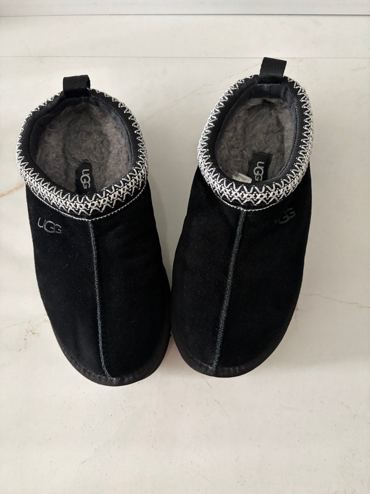 Ugg Tasman pantoffels zwart - Maat 38, Ophalen, Zo goed als nieuw, Zwart, Pantoffels of Sloffen