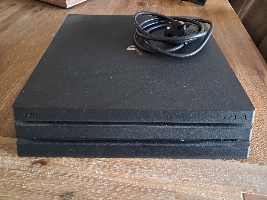 Sony  Playstation 4 Pro, Ophalen, Gebruikt, Met 2 controllers, Original
