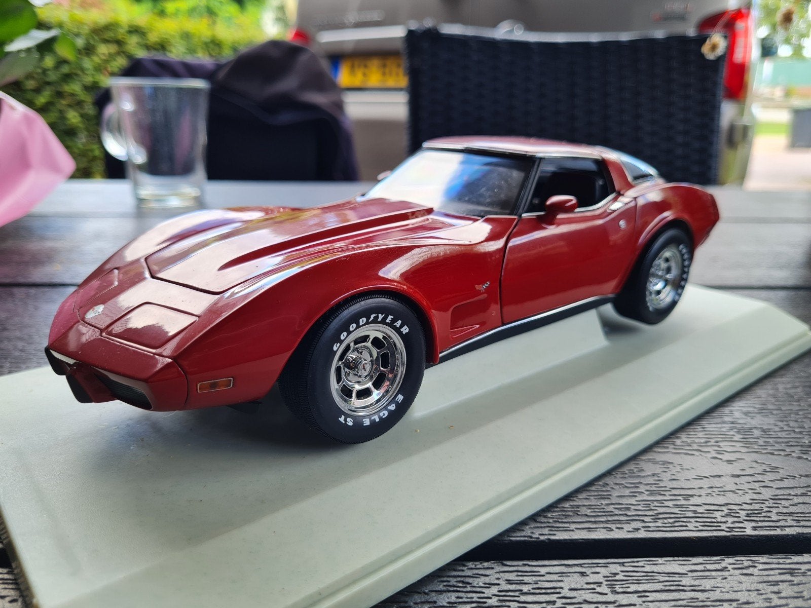 1:18 Chevrolet Corvette C3 uit 1978 Rood UT Models ZELDZAAM!, Hobby en Vrije tijd, Modelauto's | 1:18, Ophalen of Verzenden, Zo goed als nieuw