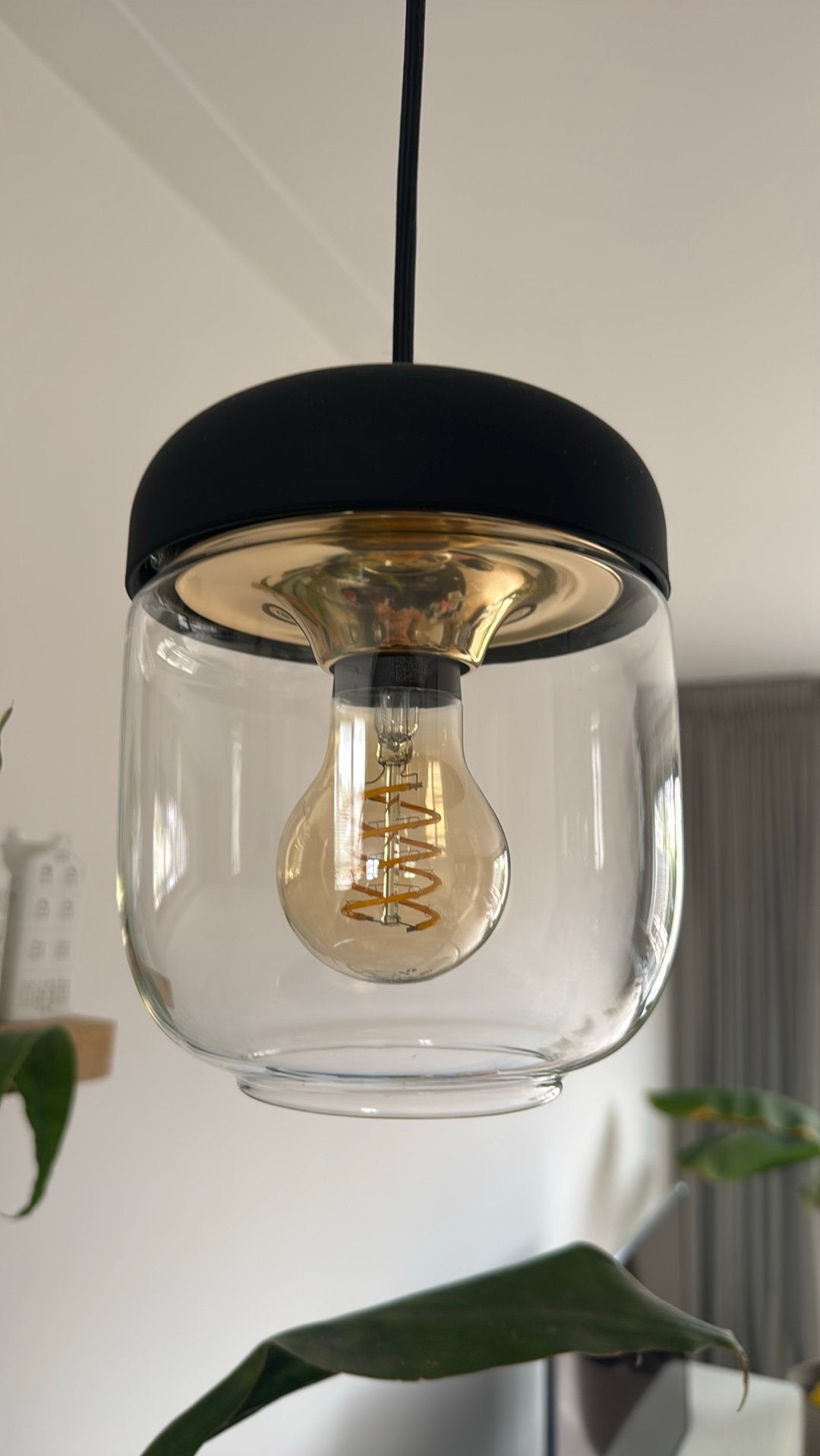 2x Umage Acorn hanglamp zwart/messing, Ophalen, Zo goed als nieuw, Glas, E27 (groot)