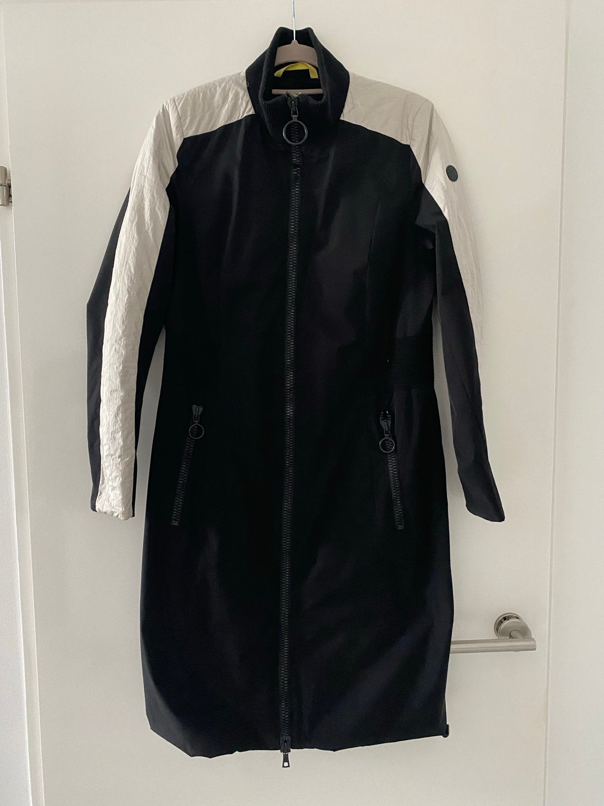 Creenstone lange jas/trenchcoat maat 36, Ophalen of Verzenden, Zo goed als nieuw, Maat 36 (S), Zwart