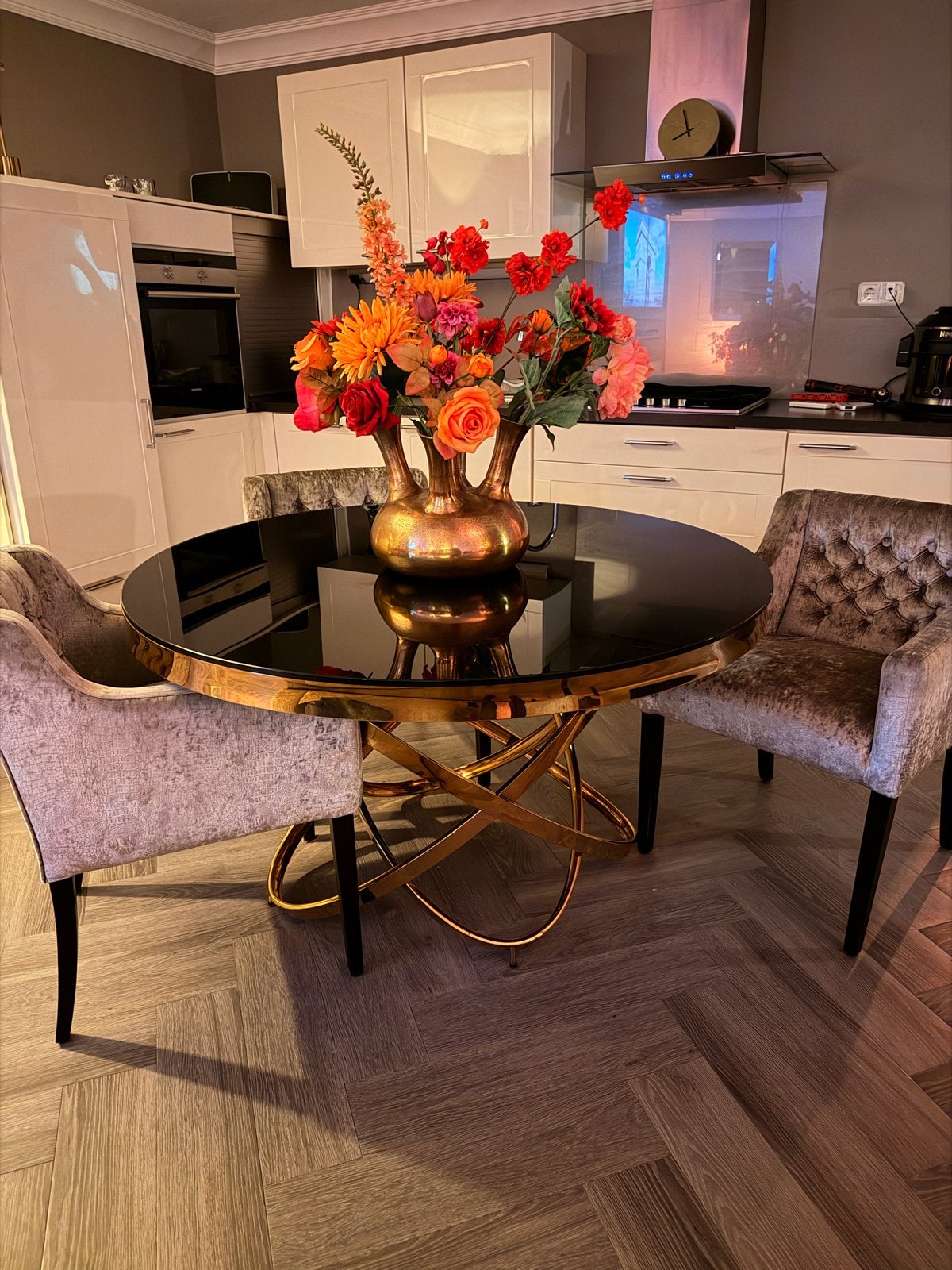 Luxe ronde eettafel met glazen blad en gouden onderstel, Huis en Inrichting, Ophalen, 100 tot 150 cm, Rond, Vier personen