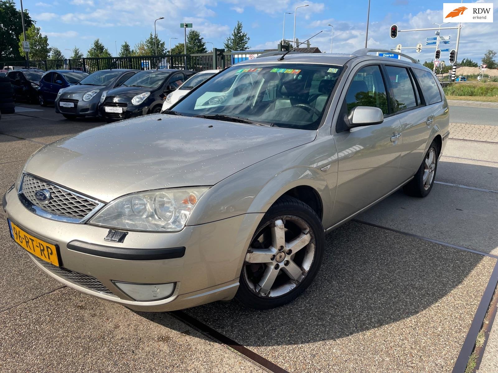 Ford Mondeo Wagon 1.8-16V Trend, Gebruikt, Automatische klimaatregeling, 4 cilinders, Beige