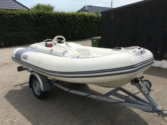 Avon 320 Deluxe jet tender | goede staat, Avon, Gebruikt, Benzine, Inclusief trailer