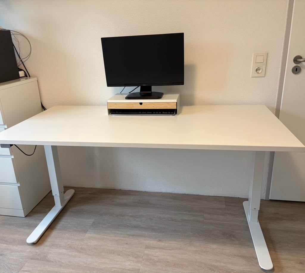Mooi bureau elektrisch verstelbaar, Huis en Inrichting, Bureaus, Ophalen, Elektrisch, Zo goed als nieuw