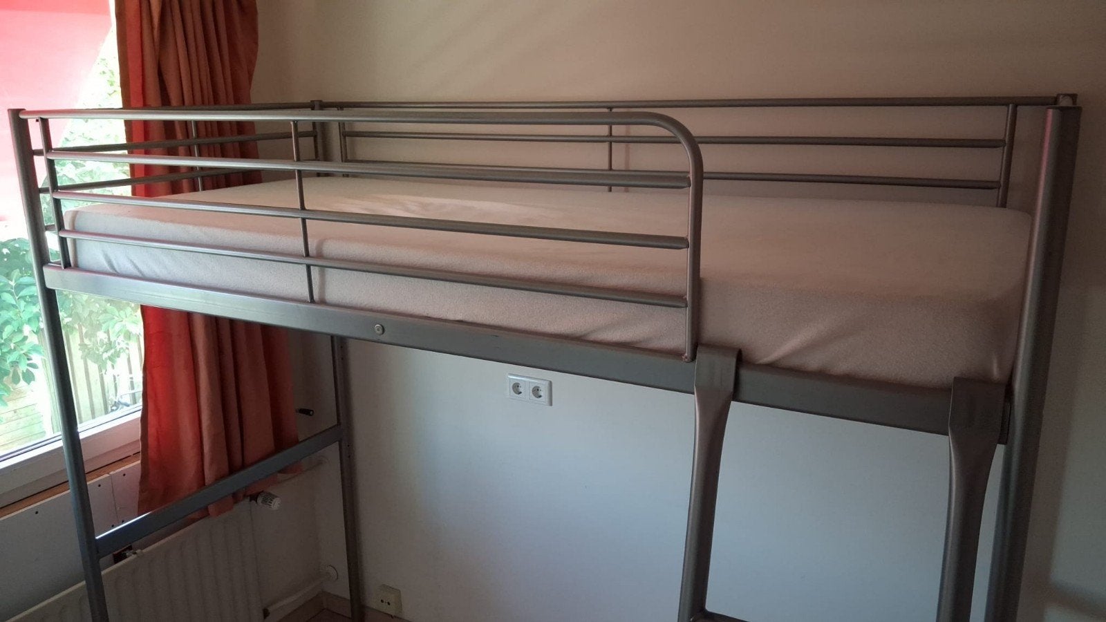 Hoogslaper metaal., Ophalen, Eenpersoons, Minder dan 160 cm, Zo goed als nieuw